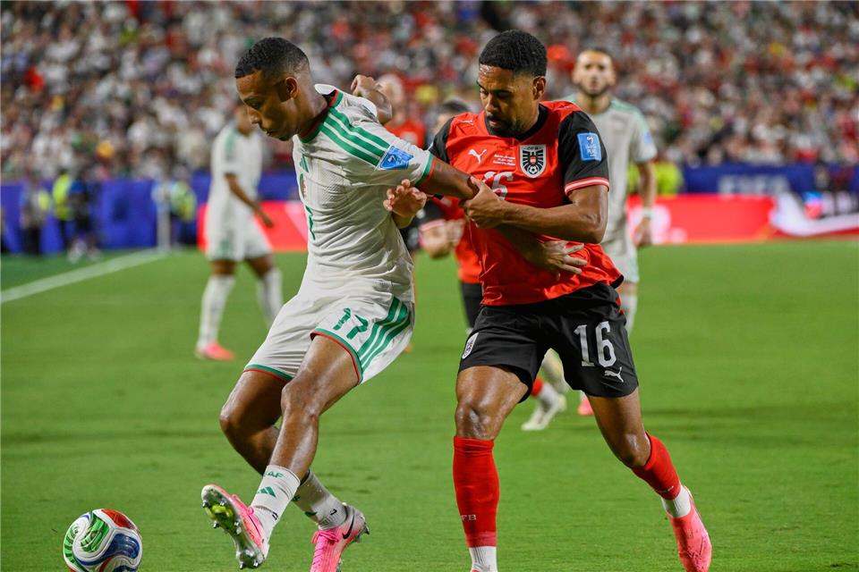 Phillipp Mwene (r) fällt gegen Spanien aus. (Archivbild)Reed Hoffmann/AP/dpa
