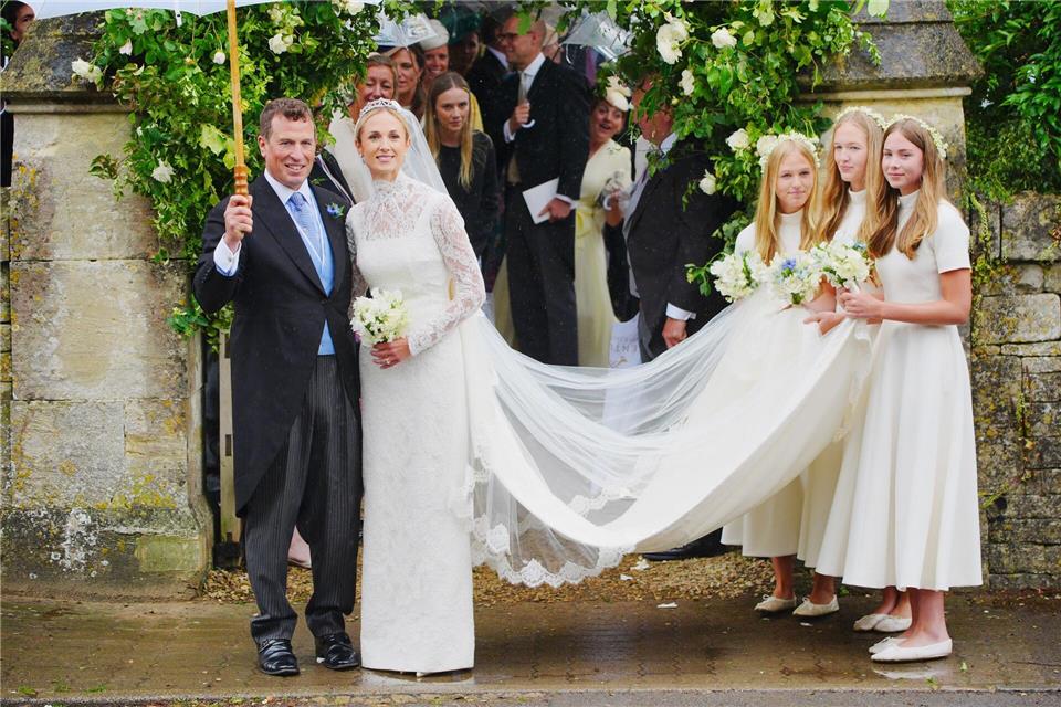 Phillips und Sperling heirateten in einem malerischen englischen Dorf. Ben Birchall/PA Wire/dpa