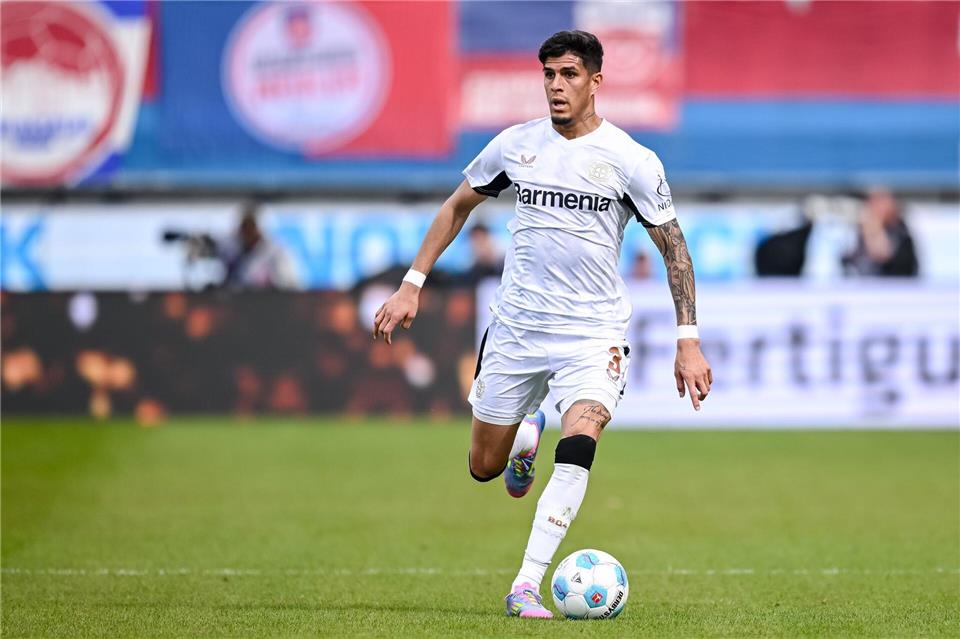 Piero Hincapie trägt wohl bald nicht mehr das Trikot von Bayer LeverkusenHarry Langer/dpa