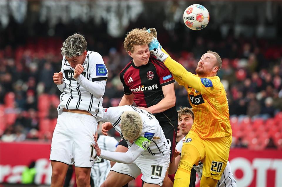 Piet Scobel gibt ein starkes Startelfdebüt beim 1. FC Nürnberg.Daniel Karmann/dpa