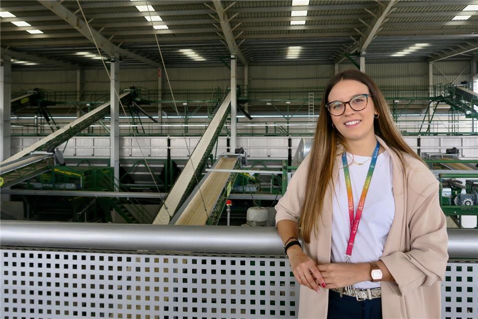 Olivenland: Auf den Spuren deutscher Siedler in Andalusien Pilar Gutiérrez gibt Einblicke in die Olivenölproduktion bei der Kooperative Picualia in Bailén.Daniela David/dpa-tmn