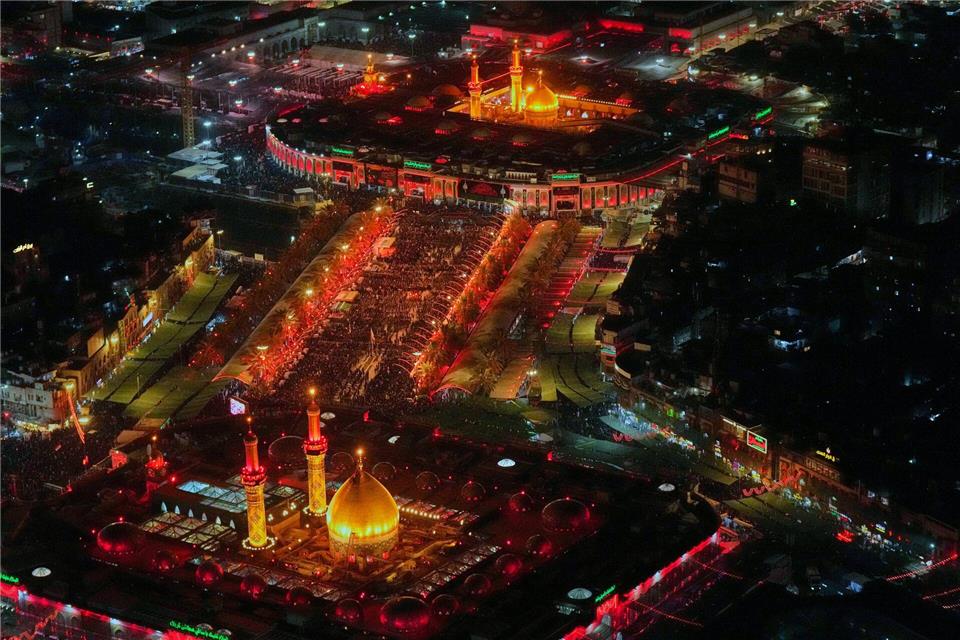 Pilger versammeln sich, um den schiitischen Gedenktag „Arbaeen“ im Irak zu feiern. Hadi Mizban/AP/dpa