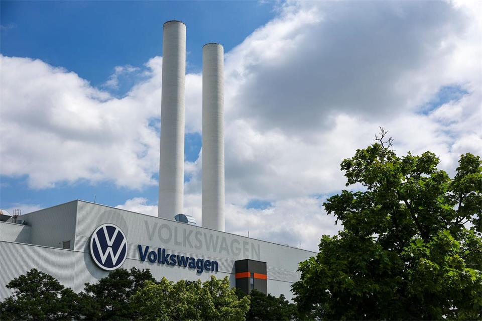 Pionier bei E-Autos: Die Autofabrik von Volkswagen in Zwickau. (Archivbild)Jan Woitas/dpa