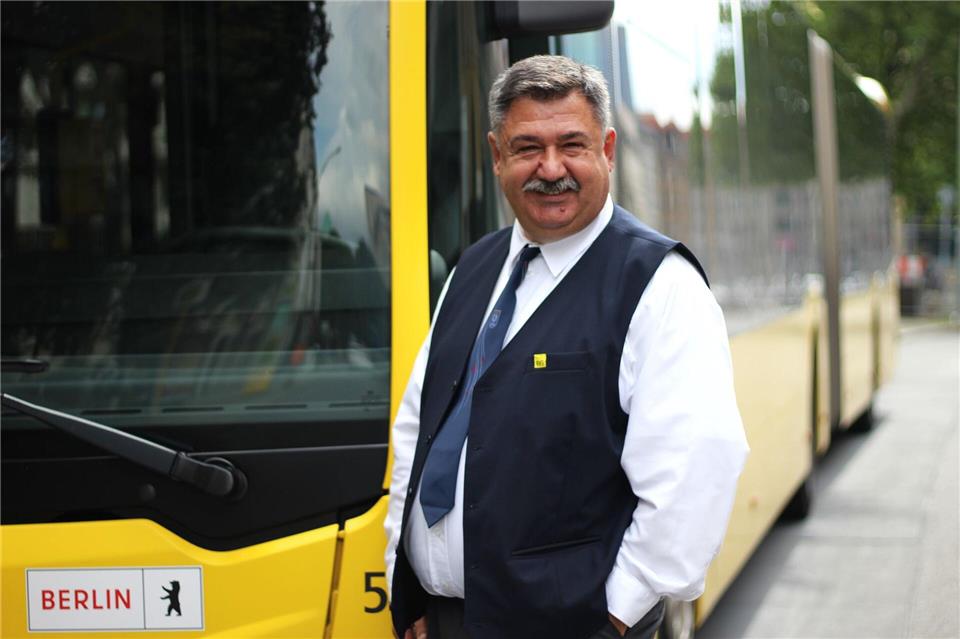 Piskin arbeitet seit 15 Jahren bei der BVG. (Handout)-/BVG/dpa