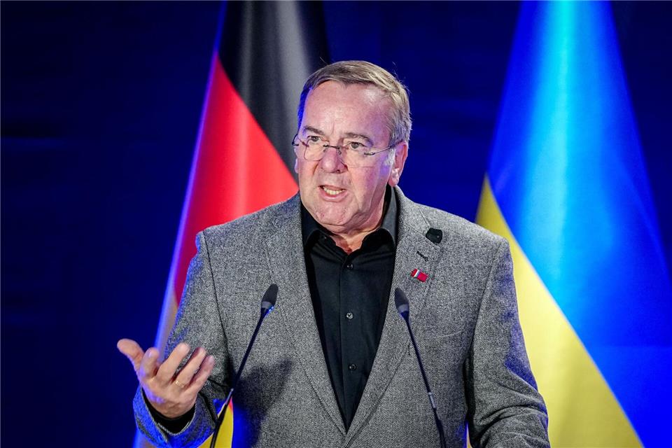 Pistorius äußerte sich skeptisch zu Äußerungen des russischen Präsidenten Wladimir Putin, der Krieg gegen die Ukraine neige sich einem Ende zu.Kay Nietfeld/dpa
