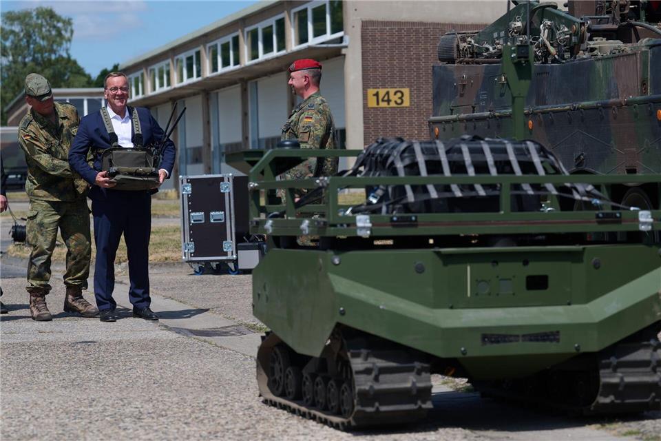 Pistorius besuchte den Bundeswehrstandort in Unna.Bernd Thissen/dpa