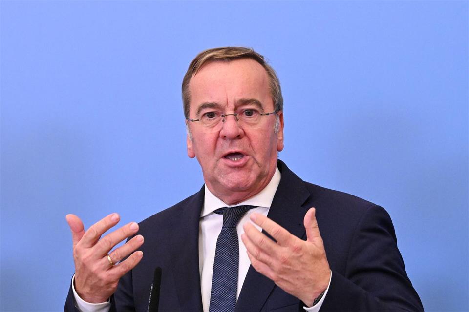 Pistorius sieht sich als Verteidigungsminister ausgelastet. (Archivbild)Soeren Stache/dpa