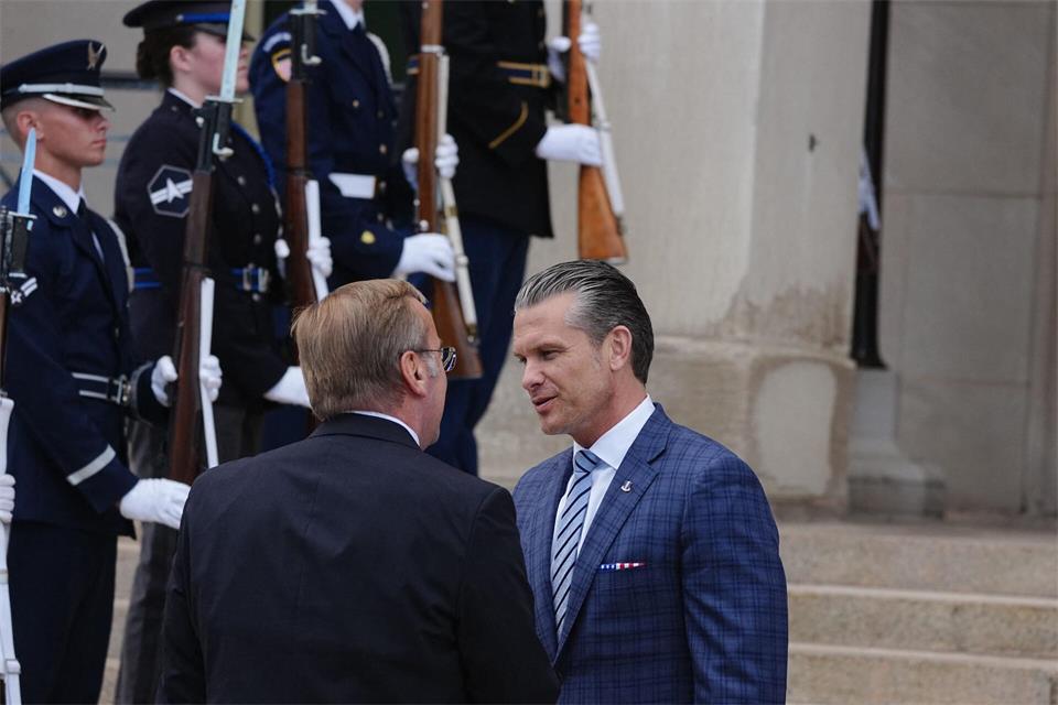 Pistorius trifft Hegseth im PentagonKay Nietfeld/dpa