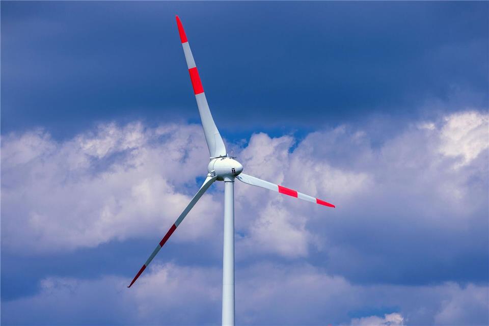 Pläne von Bundeswirtschaftsministerin Reiche, die auch die Windkraft betreffen, kommentiert die IG Metall Küste kritisch. (Symbolbild)Jens Büttner/dpa