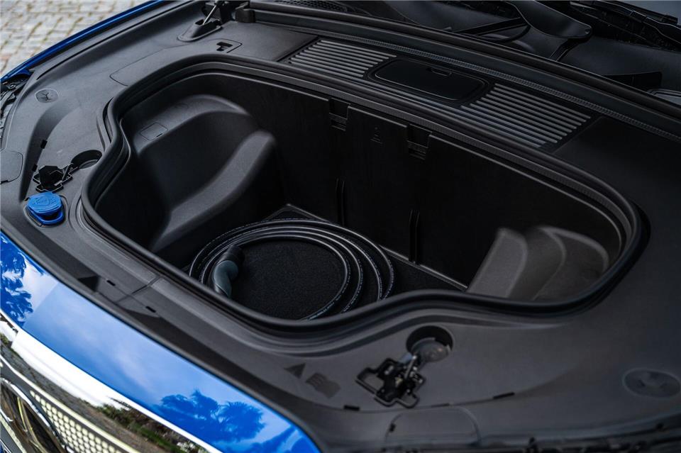 Platz da vorn! Der Frunk bietet 100 Liter zusätzlichen Stauraum.Mercedes-Benz AG/dpa-tmn