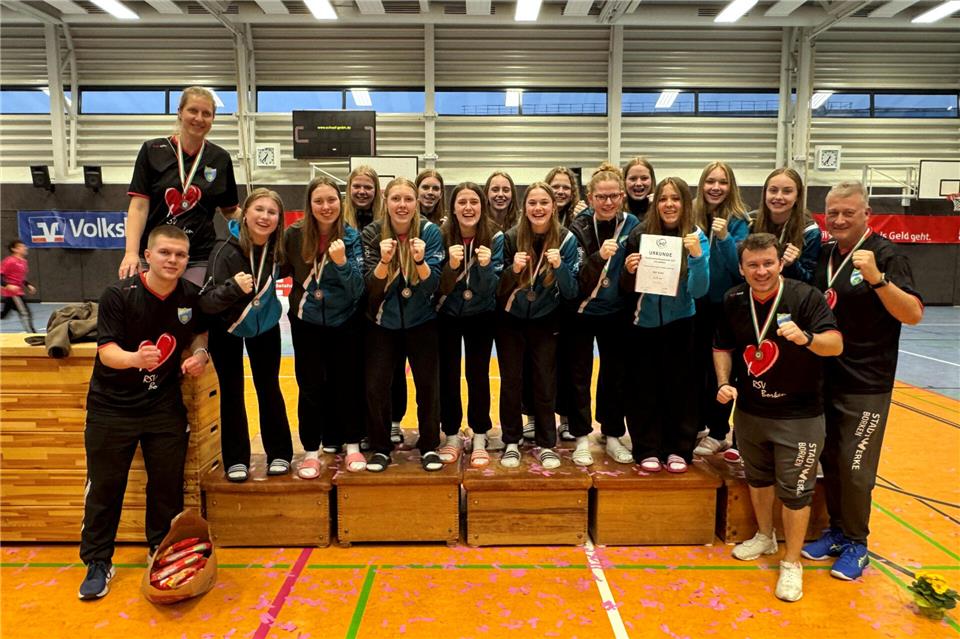 Platz drei macht auch glücklich: Die weibliche U 18 des RSV Borken besiegte in Bielefeld im kleinen Finale VV Humann Essen klar.