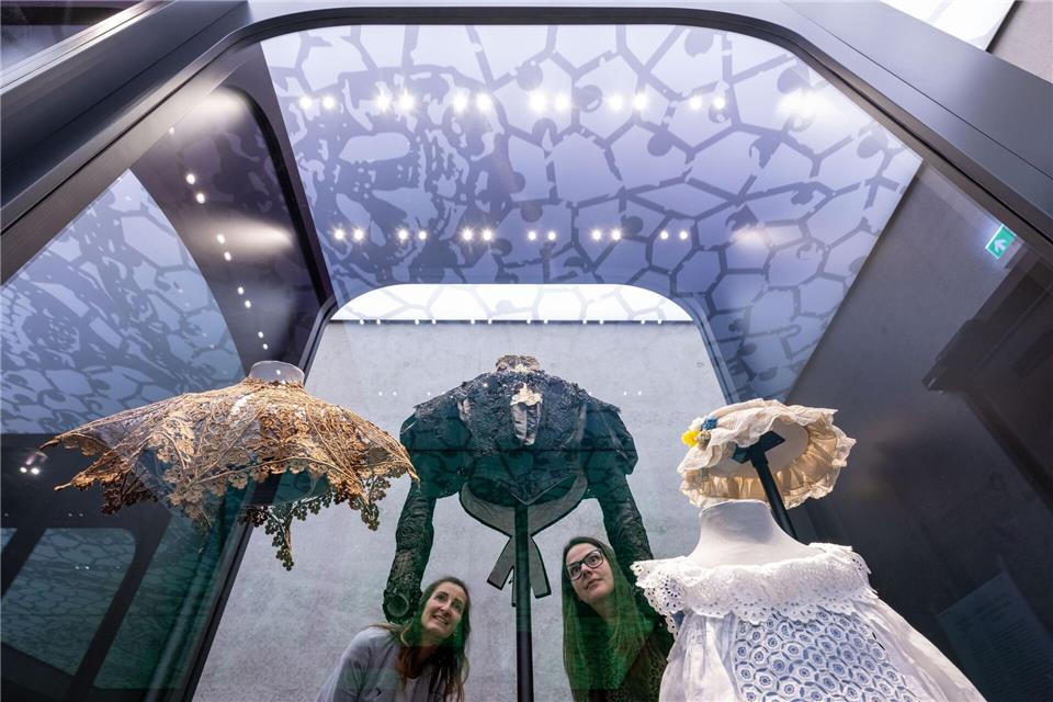 „Plauener Spitze“ gilt als hochpreisiges Nischenprodukt - den Krisen trotzen die Hersteller nach eigenen Angaben. (Archivbild)Hendrik Schmidt/dpa