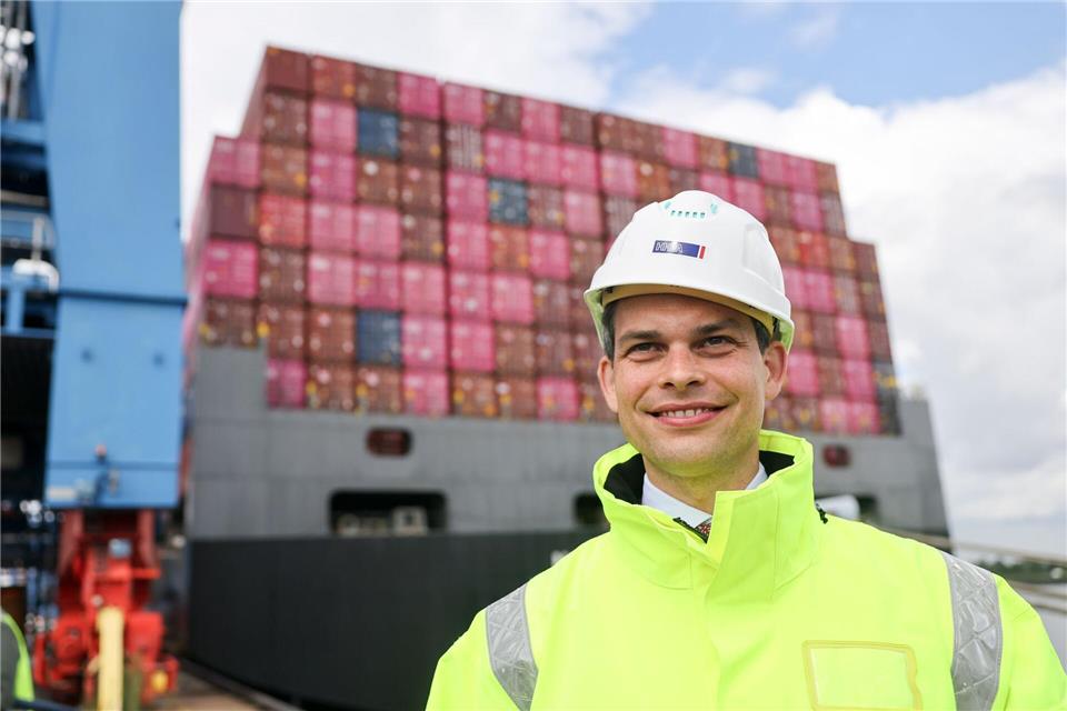 Ploß setzt sich dafür ein, dass die Milliarden aus dem Sondervermögen Infrastruktur des Bundes auch für Häfen und Wasserstraßen genutzt werden können. (Archivbild)Christian Charisius/dpa