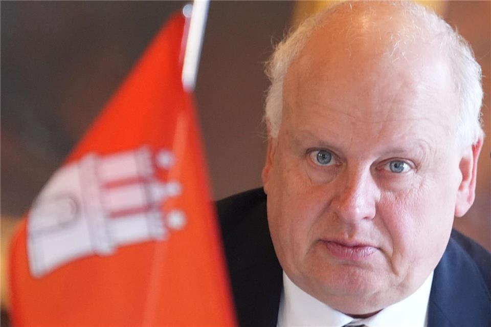 Pörksen verkündete, bei der städtischen Personalentwicklung auf die Bremse treten zu wollen. (Archivbild)Marcus Brandt/dpa