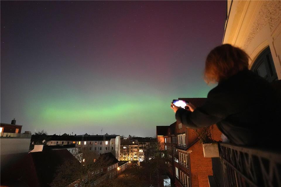 Polarlichter sind ein seltener Anblick in Hamburg.Marcus Brandt/dpa