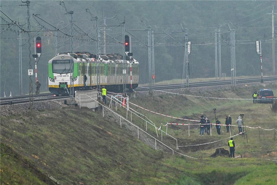 Polen verdächtigt zwei Ukrainer, im Auftrag Moskaus einen Anschlag auf eine Bahnstrecke ausgeführt zu haben. (Archivbild)Przemyslaw Piatkowski/PAP/dpa