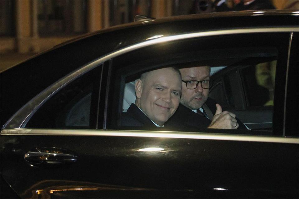 Polens Präsident Nawrocki brach wegen der Eskalation eine Auslandsreise ab.Pawel Supernak/PAP/dpa