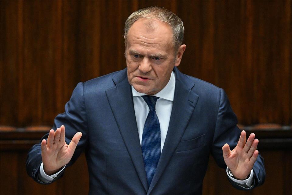 Drohnen über Polen – Pistorius: „Gezielte Kursführung“ Polens Regierungschef Donald Tusk informiert im Parlament über die Verletzung des polnischen Luftraums.Radek Pietruszka/PAP/dpa