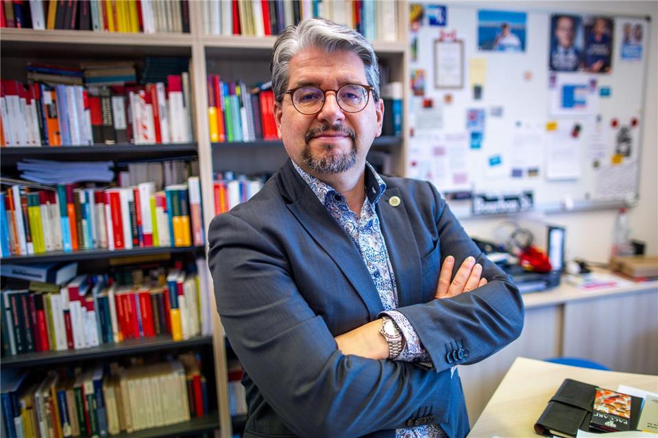 Politikwissenschaftler Wolfgang Muno sieht in den Ergebnissen der Bürgermeisterwahlen in MV am vergangenen Sonntag einen Dämpfer für die AfD. (Archivbild)Jens Büttner/dpa