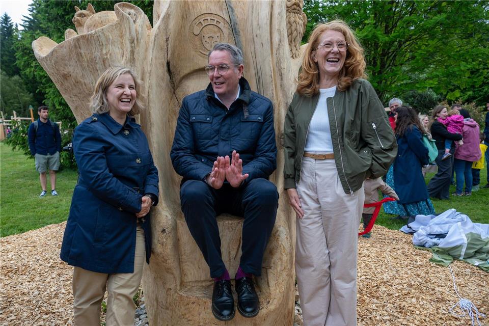 Politisches Trio im Nationalpark: Die rheinland-pfälzische Umweltministerin Eder, der rheinland-pfälzische Ministerpräsident Schweitzer und die saarländische Umweltministerin Berg (von links nach rechts). Harald Tittel/dpa