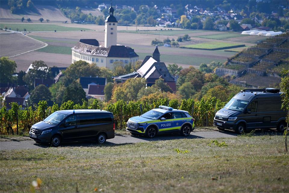 Polizei und Experten haben die Ermittlungen aufgenommen.Marius Bulling/onw-images/dpa