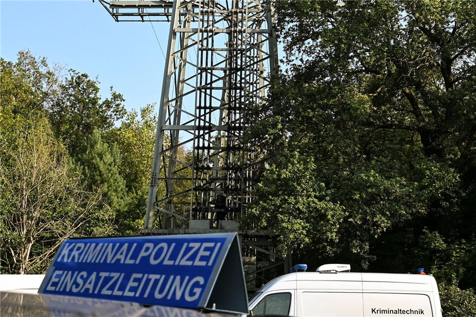 Polizei und Feuerwehr informieren auch die Bevölkerung, was sie während des Stromausfalls tun sollen.Jens Kalaene/dpa