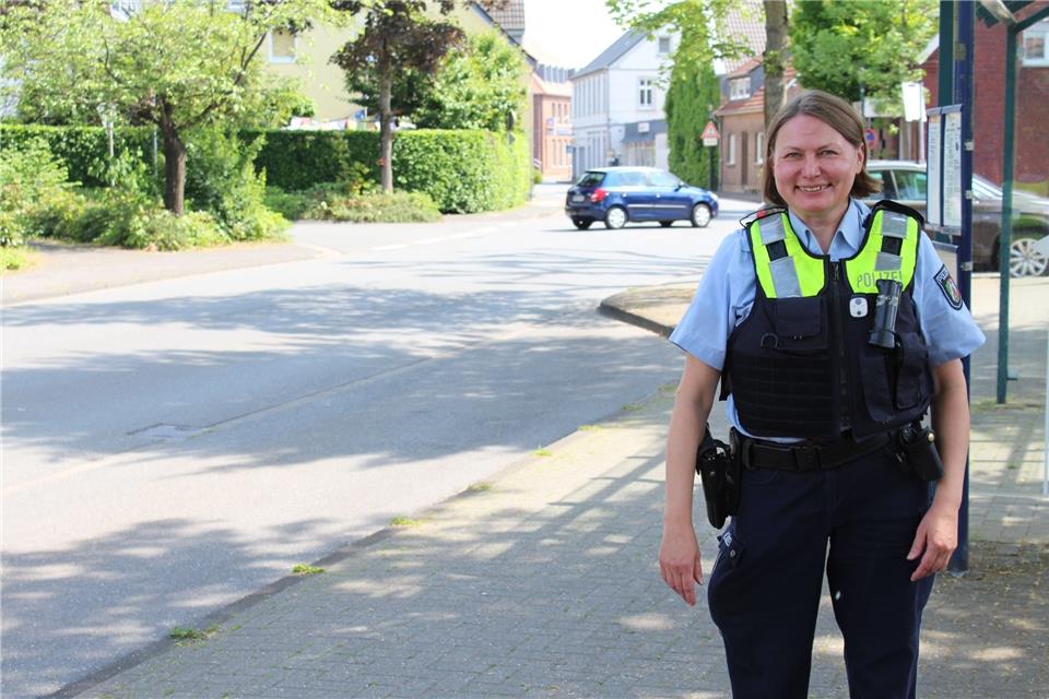 Polizeihauptkommissarin Theresia Actun ist die neue Beamtin im Bezirksdienst in Raesfeld. Zu Fuß möchte sie häufig auf Streife gehen und für die Bürger als Ansprechpartnerin da sein.