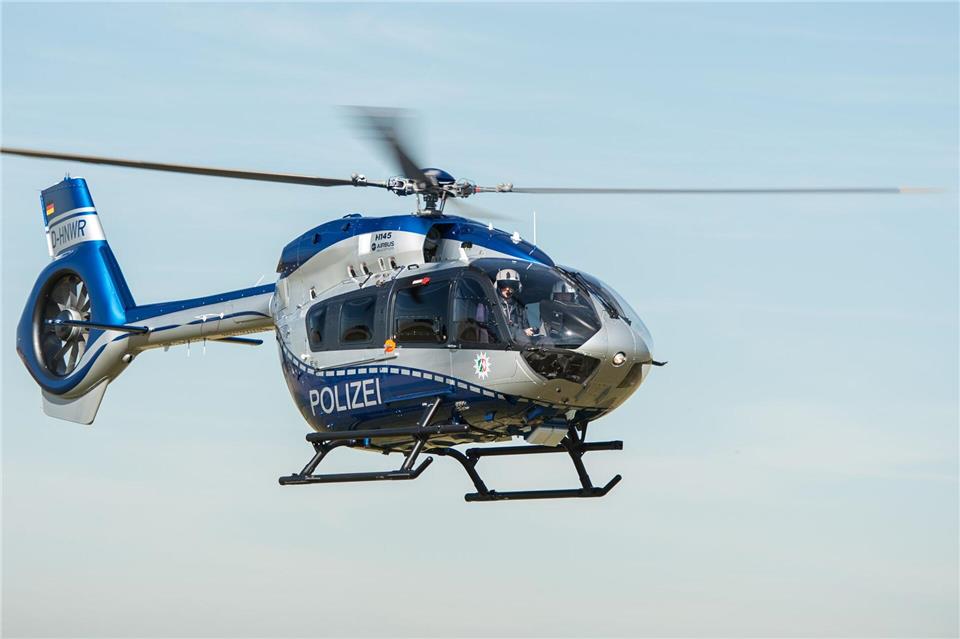 Polizeihubschrauber bei Verfolgungsjagd eingesetzt (Archivbild)Wolfram Kastl/dpa