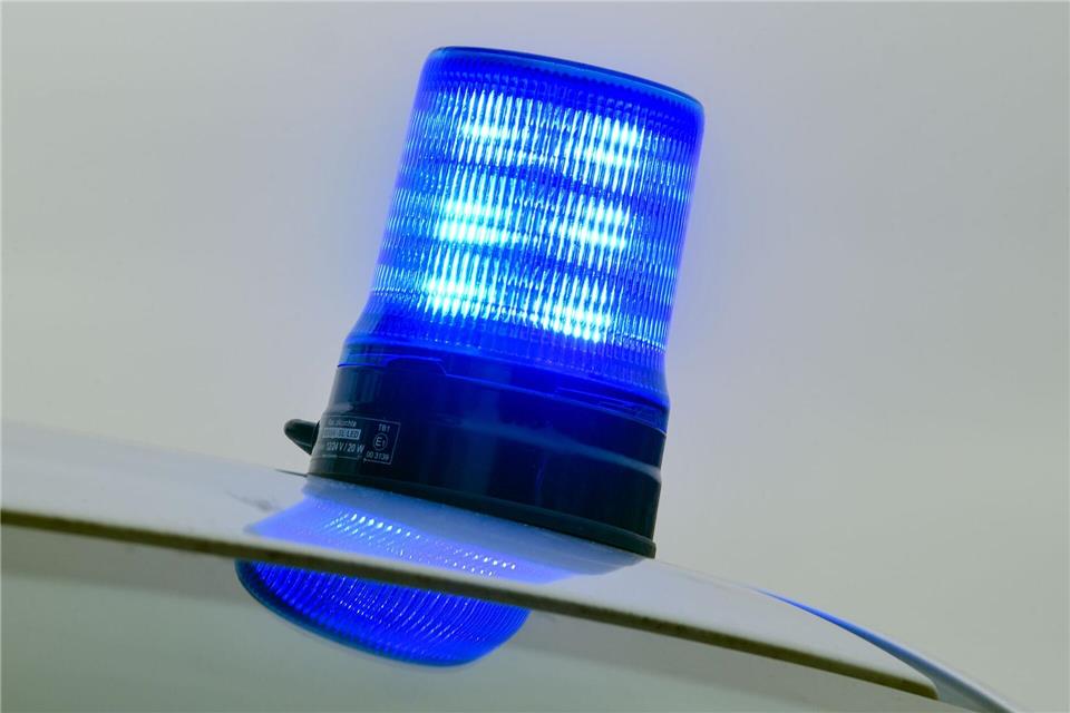 Polizeikräfte sichern bei einer großangelegten Razzia in Süddeutschland Beweismittel im Kampf gegen mutmaßlichen bandenmäßigen Drogenhandel. (Symbolbild)Patrick Pleul/dpa-Zentralbild/dpa