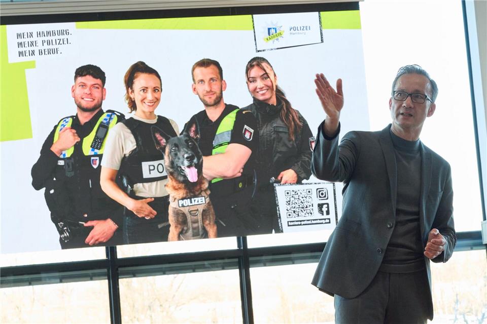 Polizeipräsident Falk Schnabel stellte die neue Kampagne vor.Georg Wendt/dpa