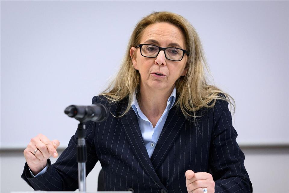 Polizeipräsidentin Barbara Slowik Meisel weist auf den hohen Anteil Jugendlicher bei Gewalttätern hin. (Archivbild)Bernd von Jutrczenka/dpa