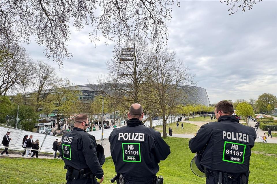 Polizisten beim Nordderby zwischen Werder Bremen und dem Hamburger SV.Carmen Jaspersen/dpa