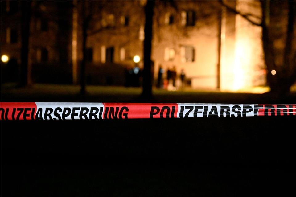 Polizisten fanden die leblose Frau.Felix Hörhager/dpa