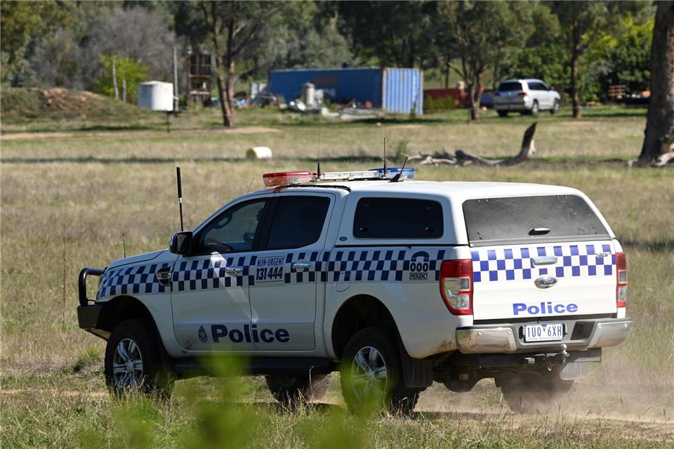 Polizisten nahmen einen mutmaßlichen Polizistenmörder fest.James Ross/AAP/dpa
