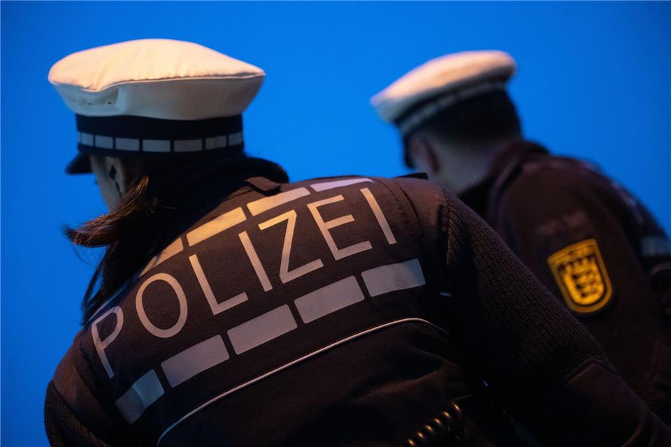 Polizistinnen und Polizisten im Südwesten sollen sicherere Uniformen bekommen. (Archivbild)Marijan Murat/dpa