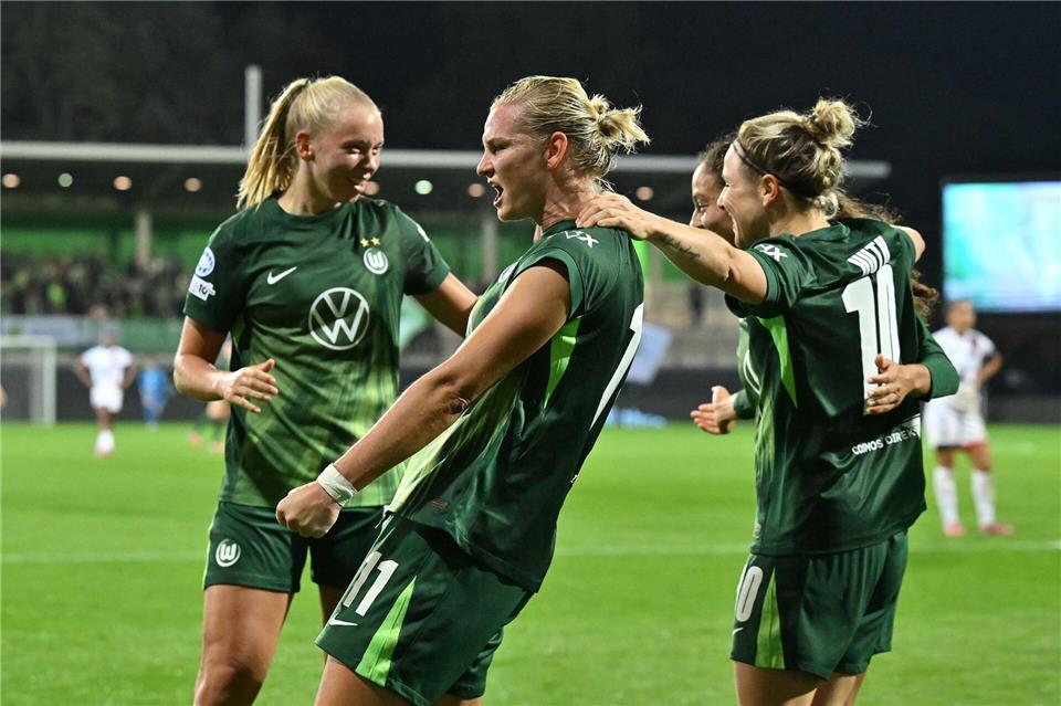Popp führt Wolfsburg zum Auftaktsieg gegen Paris Saint-GermainSwen Pförtner/dpa