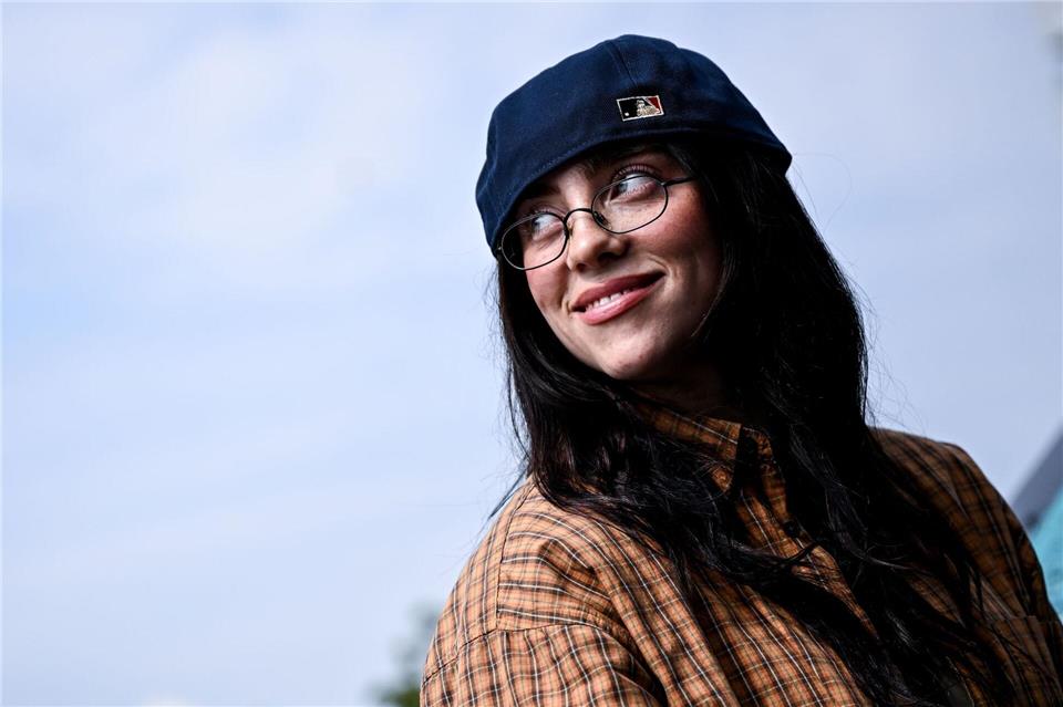 Popstar Billie Eilish will von den Einnahmen ihrer letzten Tour einen Betrag in Millionenhöhe spenden und hat Milliardäre zu mehr Großzügigkeit aufgerufen. (Archivbild)Britta Pedersen/dpa