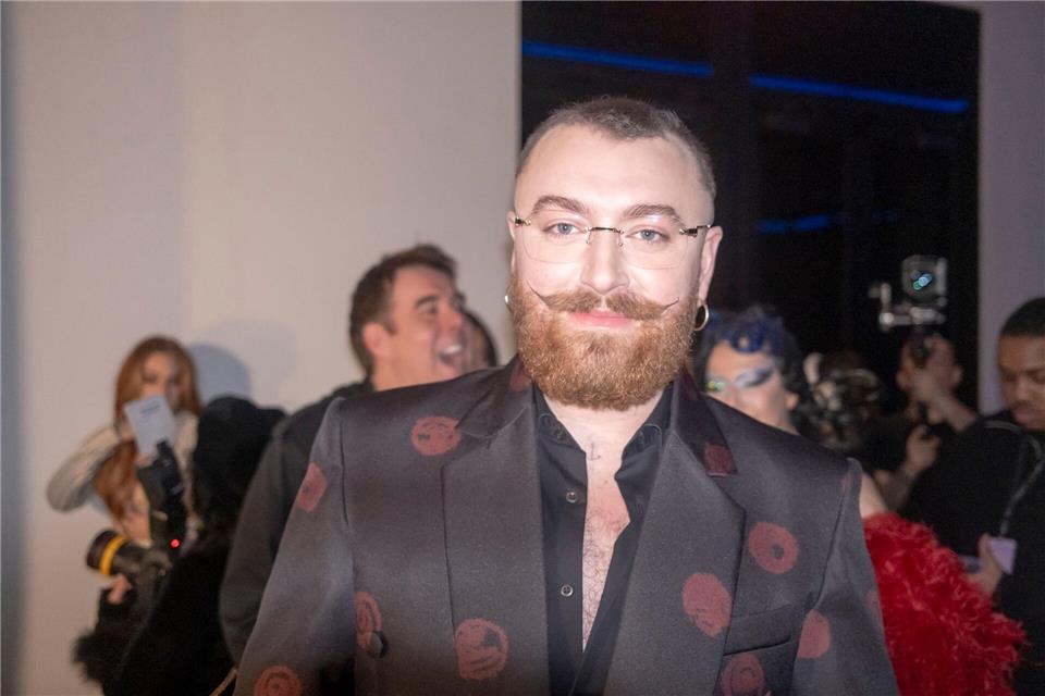 Popstar Sam Smith (33) hat über eine Fettabsaugung in der Kindheit gesprochen. (Archivbild)Ron Adar, M10s/TheNEWS2 via ZUMA Press Wire/dpa