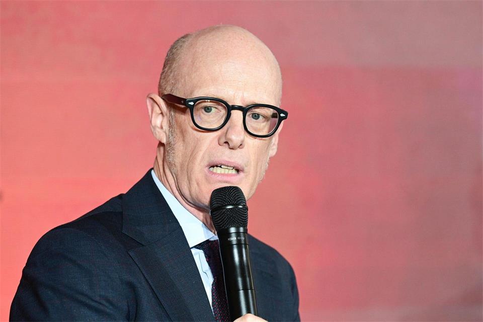 Porsche-Chef Michael Leiters will das Unternehmen verschlanken. (Archivbild)Bernd Weißbrod/dpa