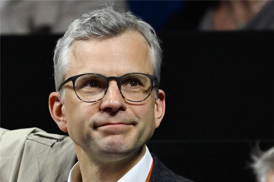 Porsche-Finanzchef Jochen Breckner rechnet durch den Stellenabbau mit Milliarden-Einsparungen. (Archivbild)Marijan Murat/dpa