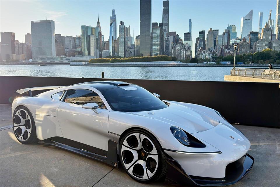 Porsche baut was Neues: Die Studie Mission S soll oberhalb des 911 positioniert werden.Thomas Geiger/dpa-tmn