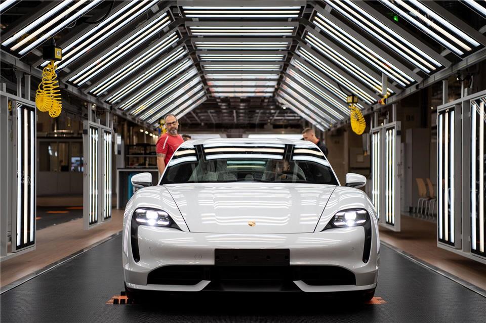 Porsche setzt optisch auf Evolution. (Archivbild)Sebastian Gollnow/dpa