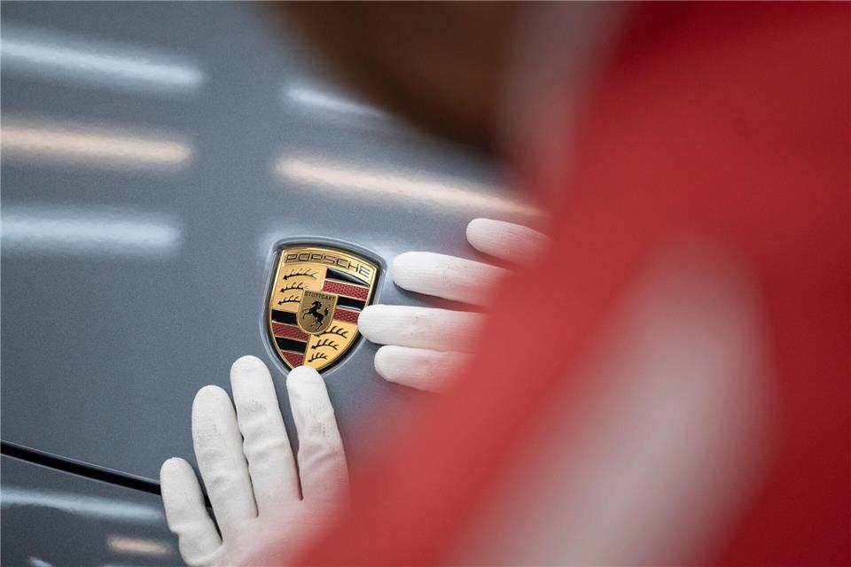 Porsche streicht in den kommenden Jahren Tausende Stellen. (Archivbild)Marijan Murat/dpa