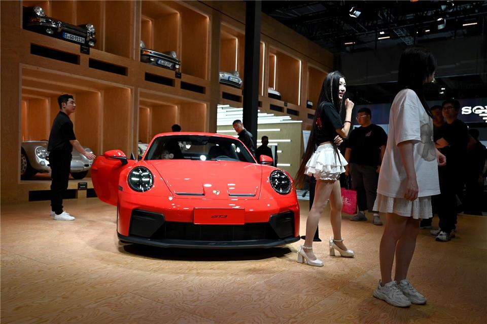 Porsche zur Luxussteuer: Einzelne Derivate betroffen. (Archivbild)Johannes Neudecker/dpa