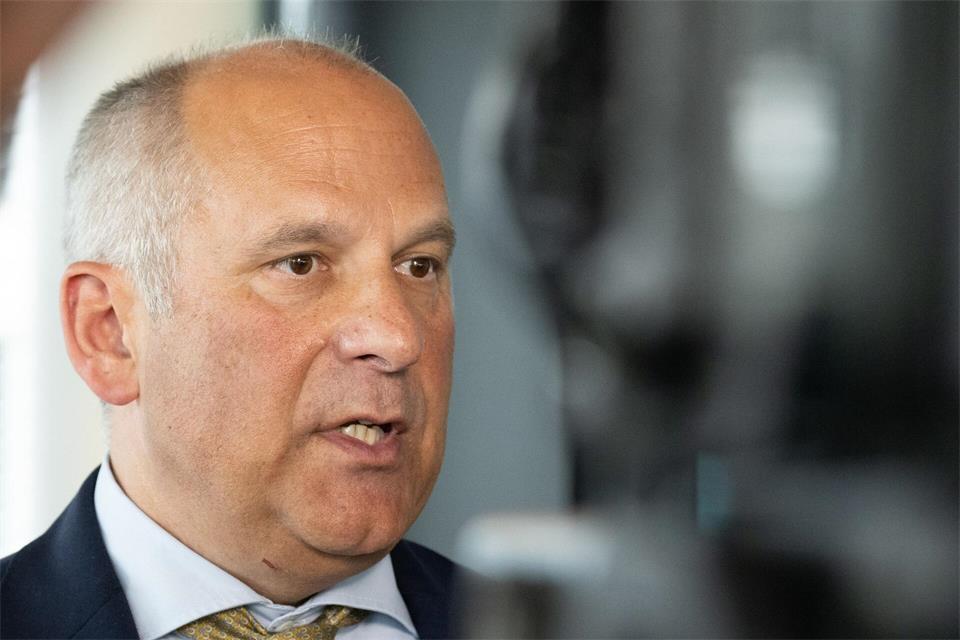 Poseck will das Thema bei der Innenministerkonferenz einbringen. (Archivbild)Boris Roessler/dpa