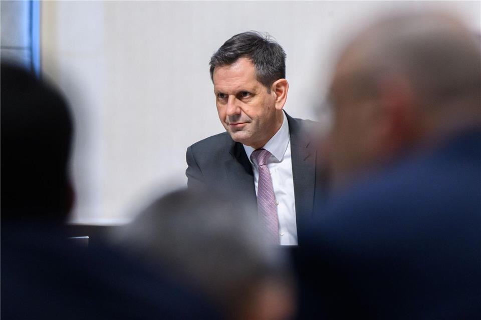 Präsentierte sich im Landtag staatstragend und zukunftsgewandt: Ministerpräsident Olaf Lies von der SPD. (Archivbild)Julian Stratenschulte/dpa