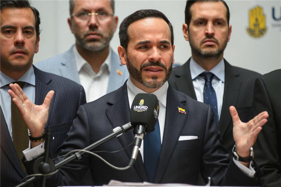 Präsident Abelardo de la Espriella informiert über die Lage.Sebastian Barros/AP/dpa