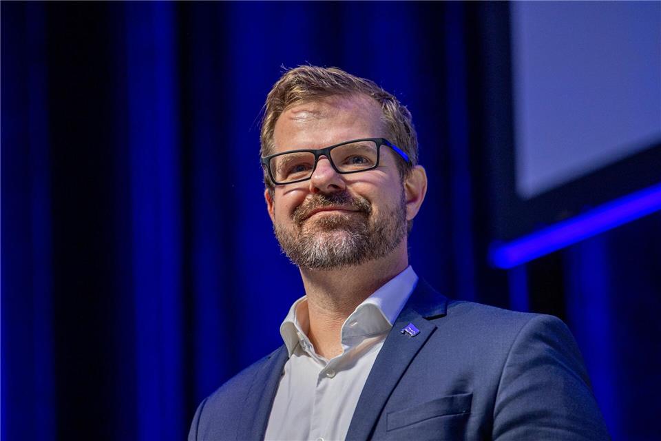 Präsident Drescher beantragte, das Votum vorzuziehen.Matthias Koch/Sportfoto Matthias Koch./dpa