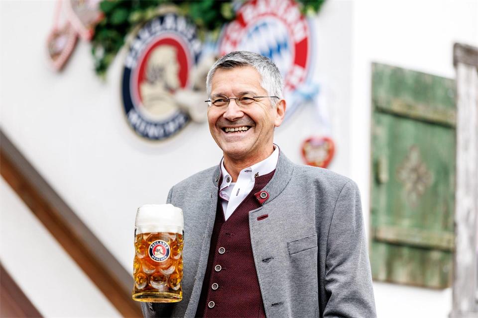 Präsident Hainer ist davon überzeugt, dass der FC Bayern am Ende wieder an der Spitze steht. (Archivbild)Matthias Balk/dpa