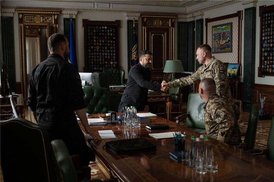 Präsident Selenskyj hat einen neuen Oberkommandierenden ausgesucht. Uncredited/Ukrainian Presidential Press Office/AP/dpa